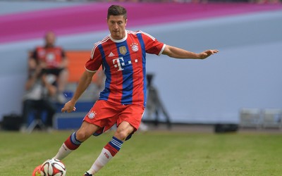 诺亚体育-凯利进球后社区为她庆祝